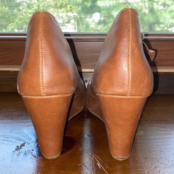 Rampage Wedges with Straps - Picture 3 of 11